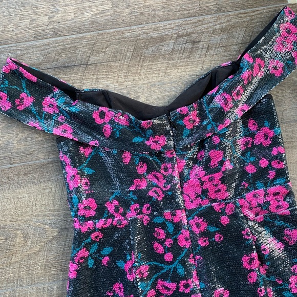 NWT WAYF Black Off the Shoulder Sequin Dress - Picture 6 of 8
